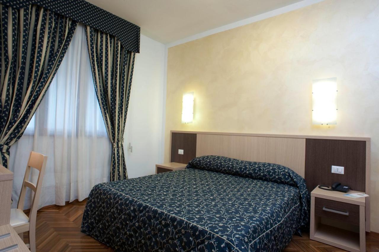 Hotel Astoria Fermo Exteriör bild